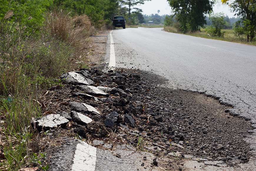 Pengaruh Kendaraan Truk ODOL di Jalan Raya