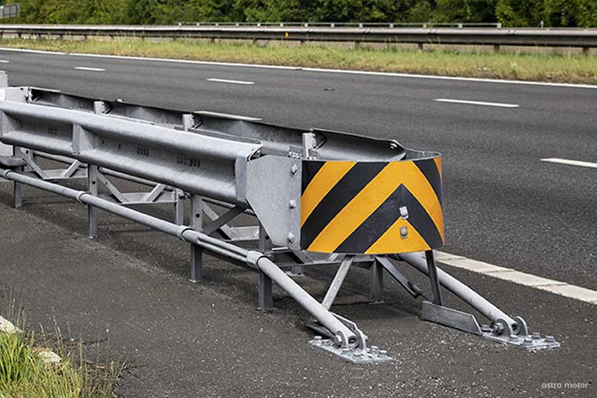 Mengenal-Crash-Cushion-Sebagai-Peredam-Benturan-di-Jalan-Tol