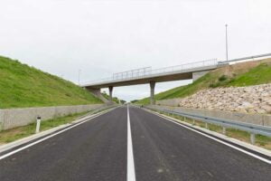 Apakah-Jalan-Tol-Hanya-untuk-Mobil