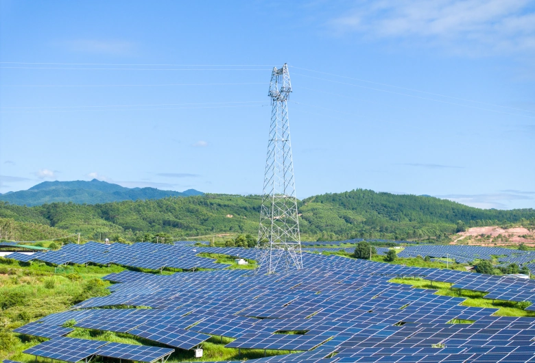 Penggunaan-Energi-Terbarukan-dalam-Operasi-Telco-Tower-DCT