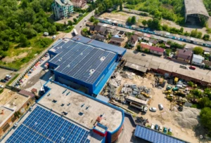 PLTS Industri: Manfaat, Kapasitas, Jumlah Panel, Instalasi, dan Pemeliharaannya