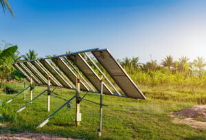 Konstruksi-Panel-Surya-untuk-Lokasi-Pertambangan-di-Area-Terpencil-DCT