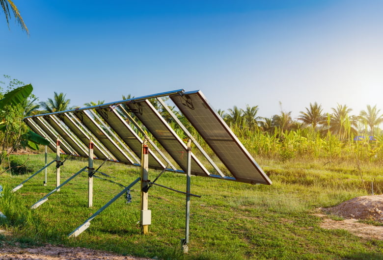 Konstruksi-Panel-Surya-untuk-Lokasi-Pertambangan-di-Area-Terpencil-DCT