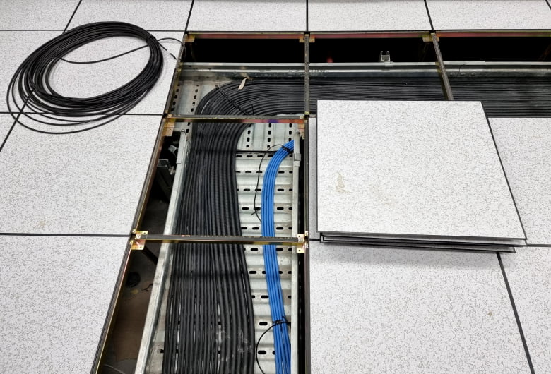 Proteksi-Aliran-Listrik-Berlebih-Pentingnya-Keamanan-Listrik-di-Era-Digital-DCT-2