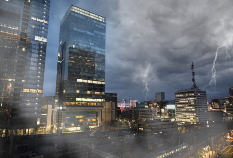 Mengapa-Proteksi-Gedung-dari-Petir-Sangat-Penting-DCT-1