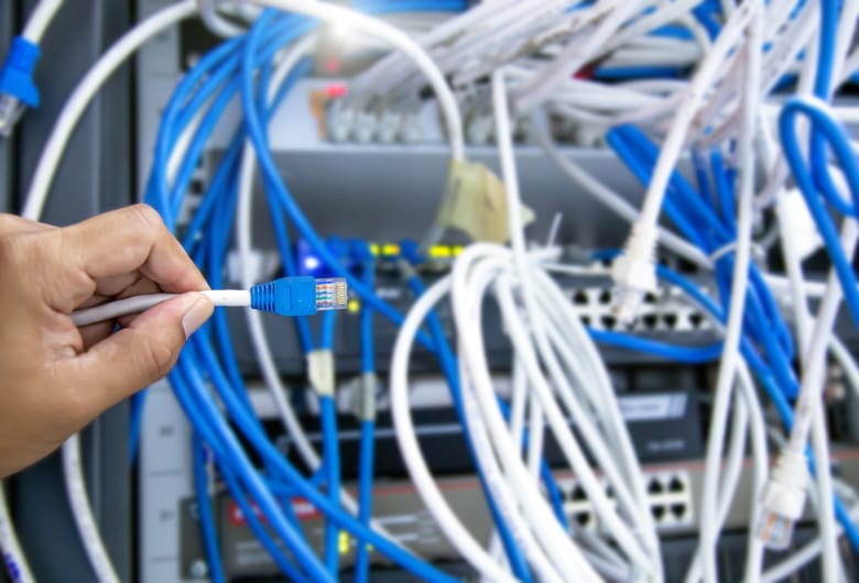 Fiber-Optic-Communication-Network-Teknologi-Kunci-di-Era-Komunikasi-Berkecepatan-Tinggi-DCT-1