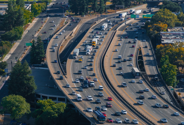 Jasa-Pemasangan-VMS-Jalan-Tol-untuk-Pengelolaan-Informasi-Pengguna-Kendaraan-DCT-2