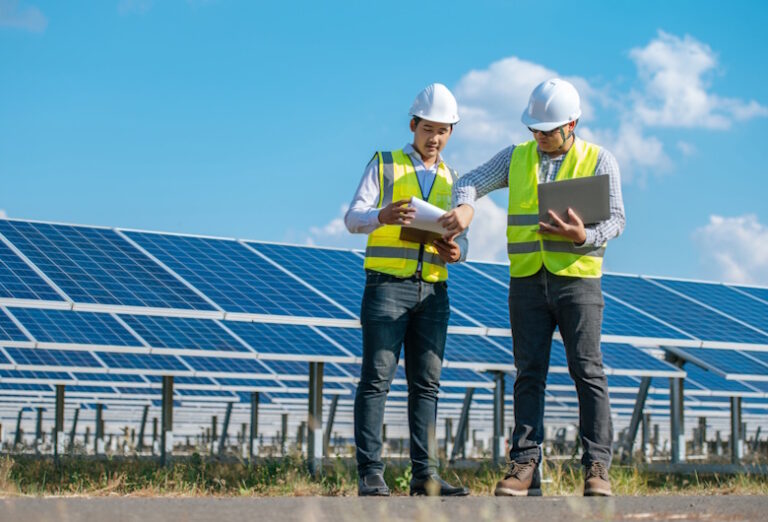 Kontraktor-PLTS-untuk-Industri-dan-Pabrik-Tagihan-Listrik-Jadi-Lebih-Hemat-Dct-1