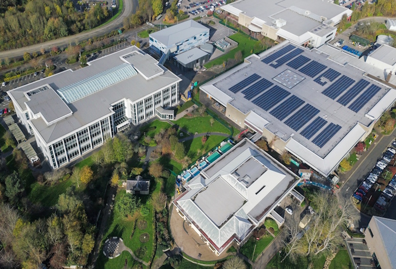 Kelebihan-Panel-Surya-untuk-Efisiensi-Energi-di-Industri-Green-Manufaktur-Dct-1