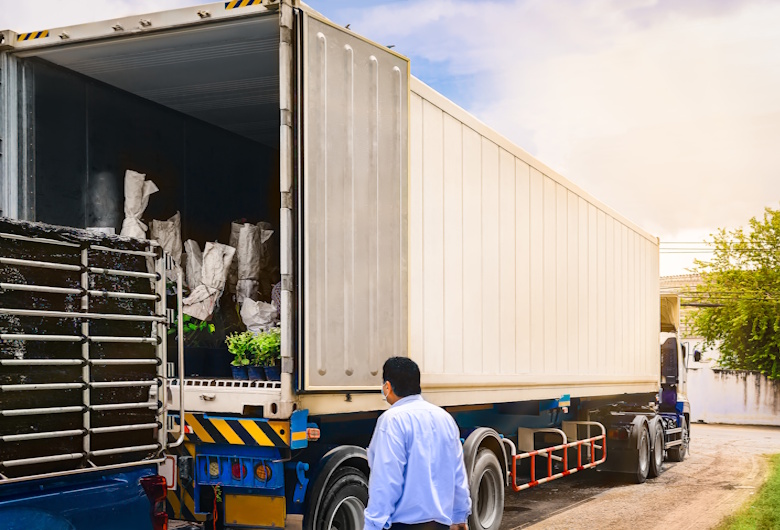 Solusi-Kendaraan-ODOL-di-Pelabuhan-Ekspor-Impor-Meningkatkan-Efisiensi-dan-Keamanan-Logistik-DCT-1.