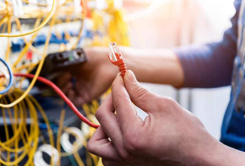 Kontraktor-Fiber-Optik-Profesional-untuk-Proyek-Skala-Kecil-hingga-Besar-DCT-1.