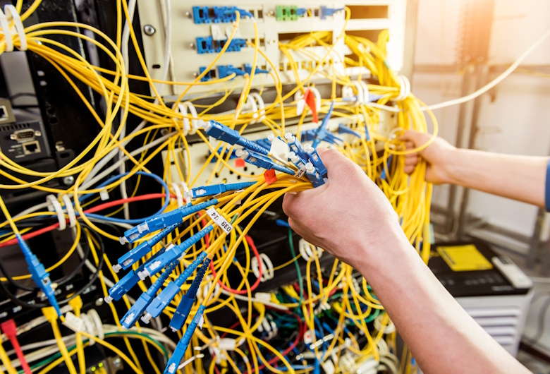 Kontraktor-Fiber-Optik-Profesional-untuk-Proyek-Skala-Kecil-hingga-Besar-DCT-2.