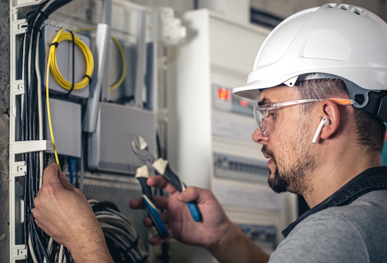 Solusi-Instalasi-Fiber-Optik-Tambang-yang-Aman-Tahan-Lama-dan-Efisien-DCT-2.