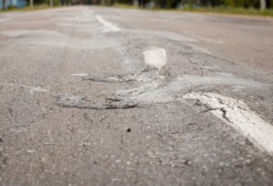 Kerusakan-Jalan-Akibat-Truk-ODOL-Membengkak-Ini-Langkah-Penanganannya-DCT-1.