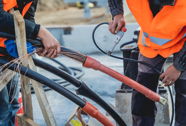 Instalasi-Fiber-Optik-di-Jalur-Tol-untuk-Sistem-Komunikasi-dan-Keamanan-DCT-2.j